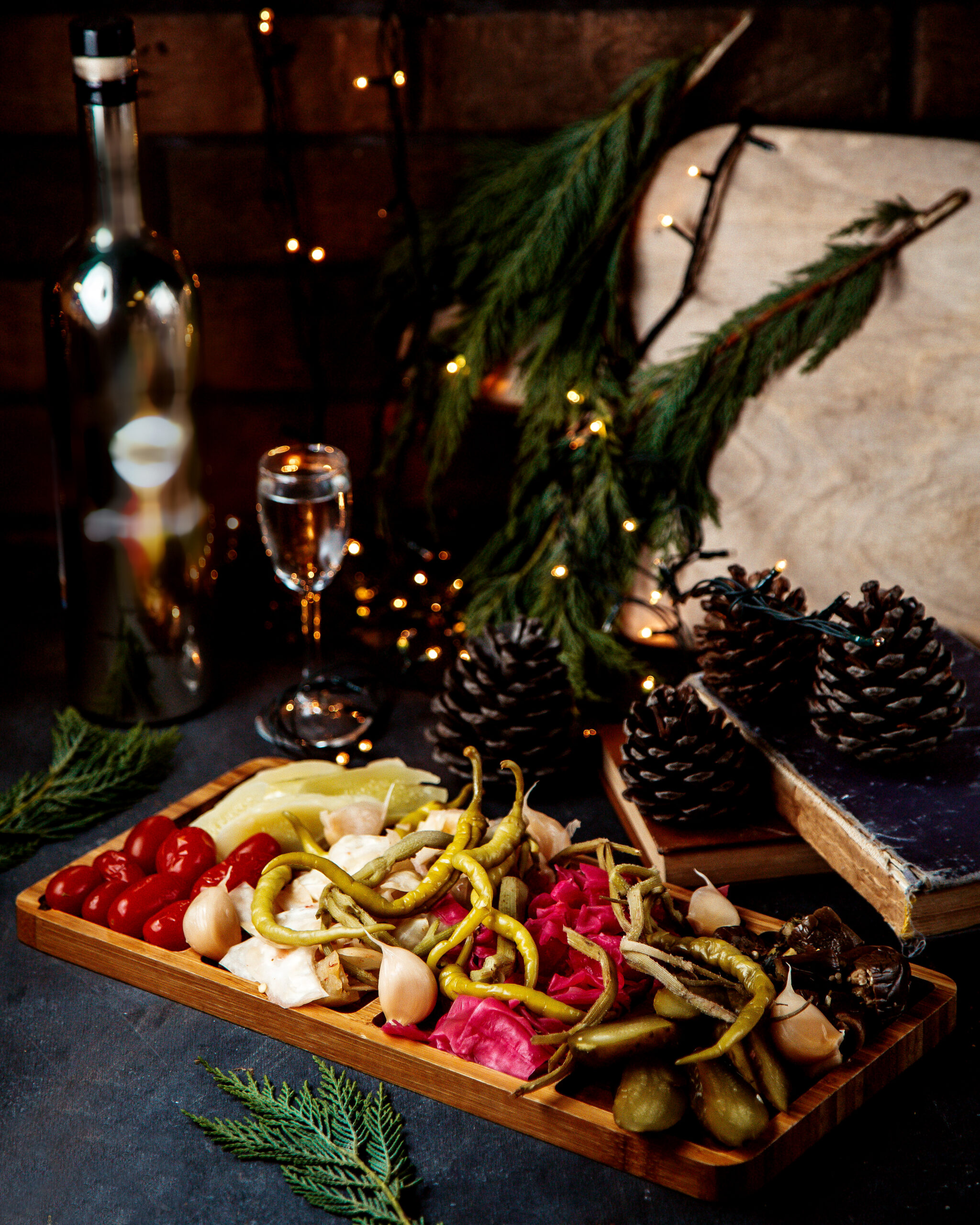 Nasza oferta cateringowa to połączenie tradycyjnych smaków z nowoczesną formą podania. Przygotowujemy dania z najwyższej jakości składników, dbając o estetykę, świeżość i idealne dopasowanie do charakteru wydarzenia.